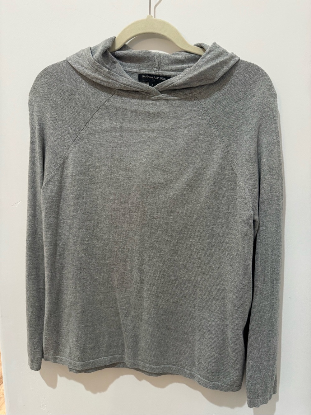 Banana Republic Heather Gray Hooded Pullover Top. Like New.